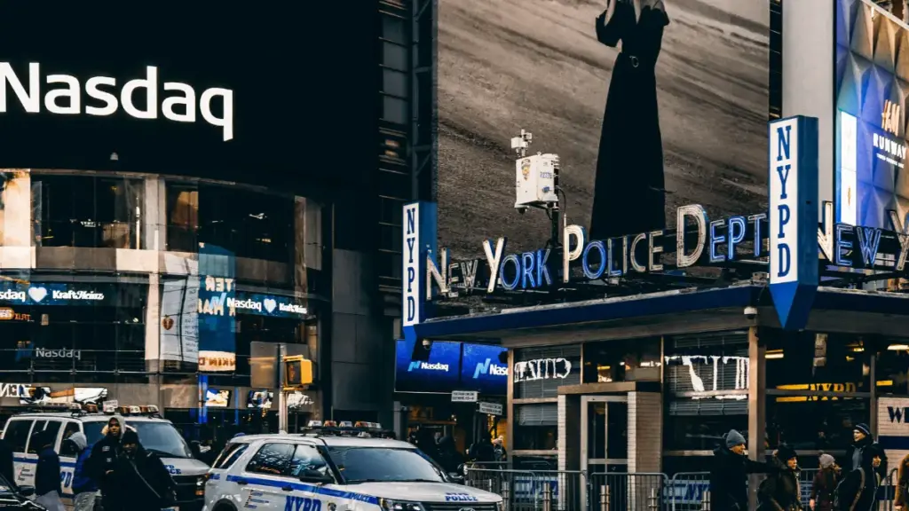 La CFTC americana ha avviato un'indagine su scambi sospetti di futures sul petrolio effettuati poco prima di due annunci chiave dell'amministrazione Trump sulla crisi con l'Iran.