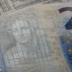 BCE bilancio Eurosystem base monetaria calo 15 miliardi agosto 2026