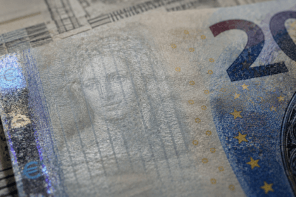 BCE bilancio Eurosystem base monetaria calo 15 miliardi agosto 2026