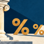 Colonna greca stilizzata accanto a un simbolo percentuale in riduzione, rappresentazione della nuova aliquota fiscale sulle criptovalute